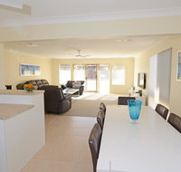 Sunbakers - Holiday Byron Bay