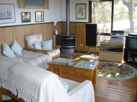 Sunningdale Beach House 16 - Holiday Byron Bay 3