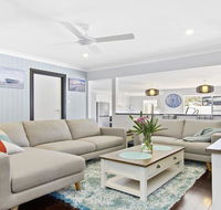 Sunset Beach - situated between two beaches and a lake - Holiday Byron Bay