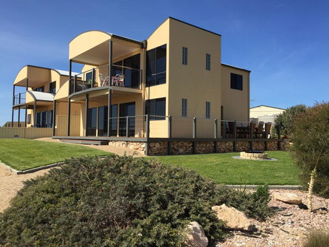 Sunset Cove Beach House - Holiday Byron Bay 0