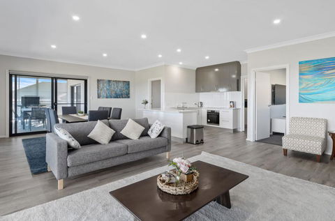 Sunset Horizon At Lady Bay - 8 Huntingdale Drive - Holiday Byron Bay 3