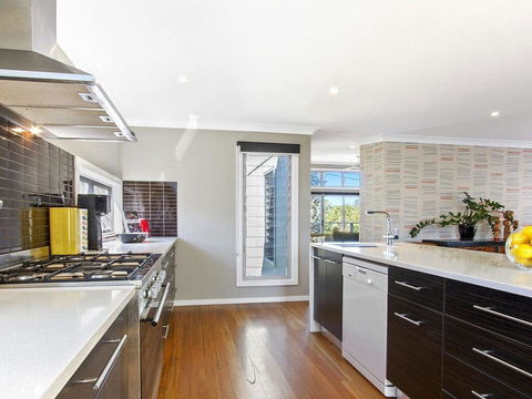Sunshine Beach House-25 Metre Walk To The Beach - Holiday Byron Bay 1