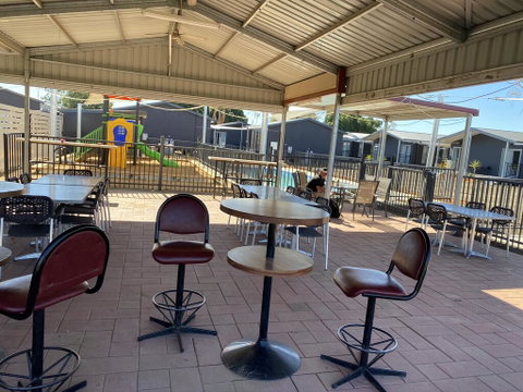 Sunshine Gardens Bourke Resort - Holiday Byron Bay 1