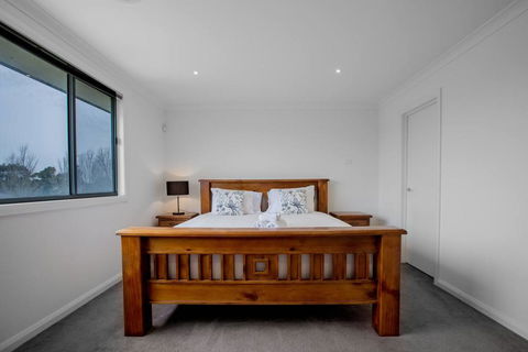 Superb Luxe 5BR House@Point Cook Near Lake - Holiday Byron Bay 1