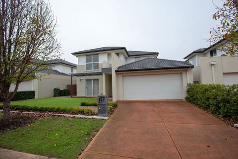 Superb Luxe 5BR House@Point Cook Near Lake - Holiday Byron Bay 0