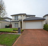 Superb Luxe 5BR housePoint Cook near lake - Holiday Byron Bay