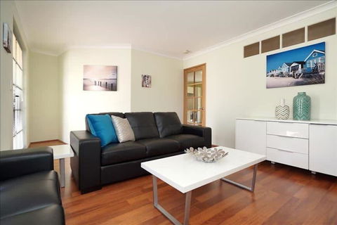 Swan River Applecross Heathcote Park 1BR Villa - Holiday Byron Bay 0