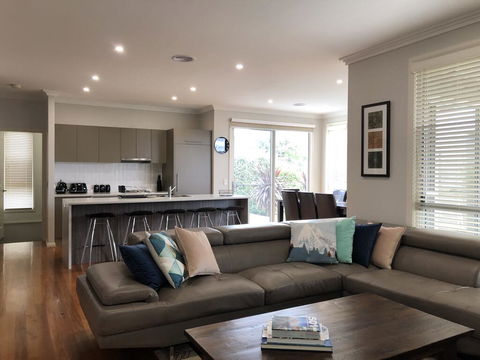 Taboga, 3 Bedroom, 3 Bathroom Villia - Holiday Byron Bay 0