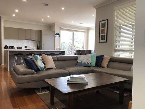 Taboga, 3 Bedroom, 3 Bathroom Villia - Holiday Byron Bay 1