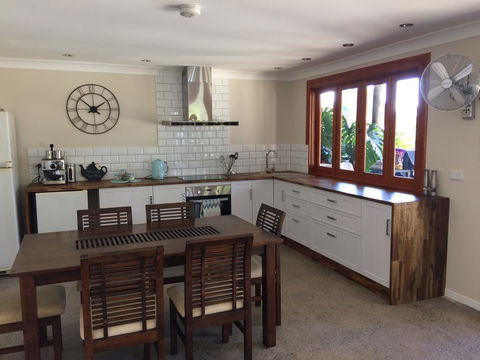 TAKURA HEIGHTS Modern Country Apartment With Pool Access - Holiday Byron Bay 0