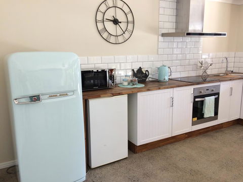 TAKURA HEIGHTS Modern Country Apartment With Pool Access - Holiday Byron Bay 3