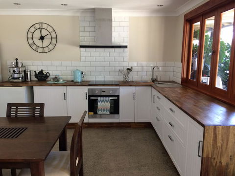 TAKURA HEIGHTS Modern Country Apartment With Pool Access - Holiday Byron Bay 2