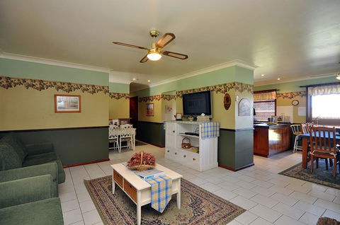 Talga Escape Rothbury With Pool And Views - Holiday Byron Bay 3