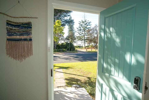 Tallowood Beachfront Cottage - Holiday Byron Bay 2