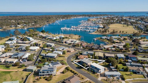 Tanjil - A Stroll From The Water In Paynesville - Holiday Byron Bay 0