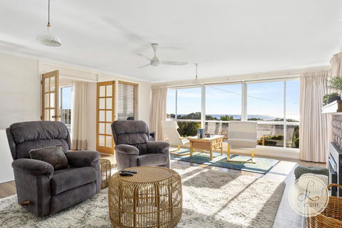 TASSIE SEASIDE SERENITY - L'Abode Accommodation - Holiday Byron Bay 0