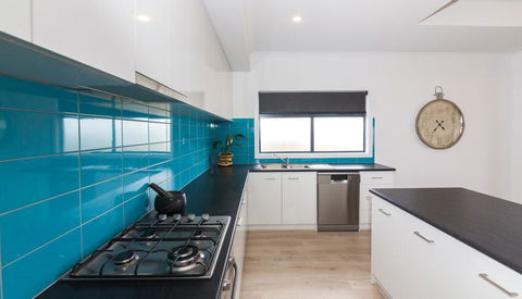Tee Two On Troon - 21/30 Troon Drive - Holiday Byron Bay 1