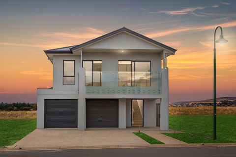 Tee Two On Troon - 21/30 Troon Drive - Holiday Byron Bay 0