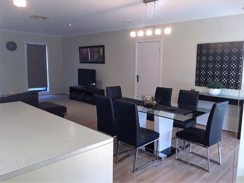 Tempo Place - Mulwala - Holiday Byron Bay 3