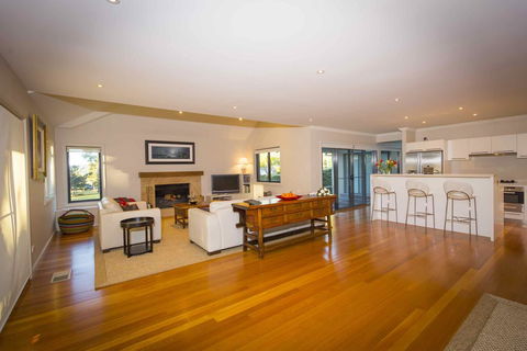 The Arthouse - Holiday Byron Bay 1