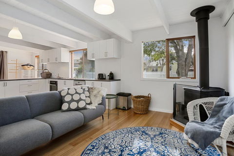 THE ASHMAN HOUSE - Modern And Close To Town - Holiday Byron Bay 1