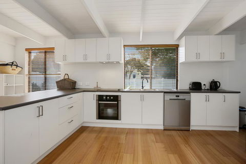 THE ASHMAN HOUSE - Modern And Close To Town - Holiday Byron Bay 2