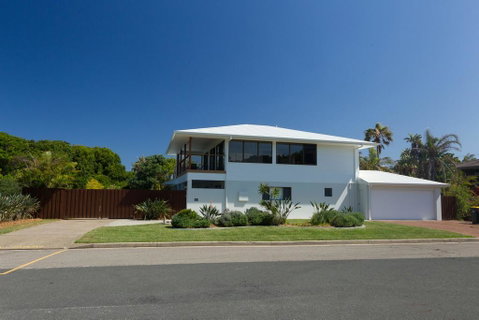 The Beach House At One Mile - 6 Burrawong - Holiday Byron Bay 1