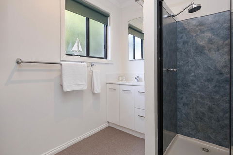 KINGFISHER COTTAGE Beachfront At The Binalong Bay - Holiday Byron Bay 2