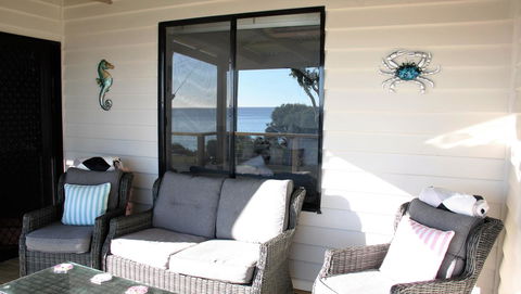 KINGFISHER COTTAGE Beachfront At The Binalong Bay - Holiday Byron Bay 7