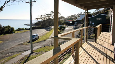 KINGFISHER COTTAGE Beachfront At The Binalong Bay - Holiday Byron Bay 9