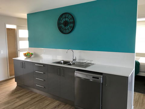 Self Contained Beach View Apartment - Holiday Byron Bay 6