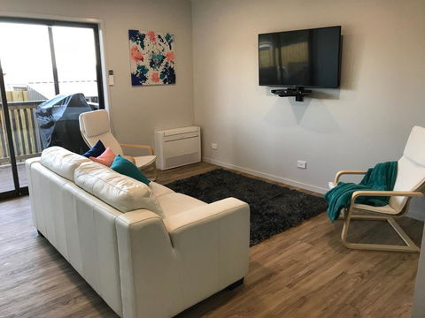 Self Contained Beach View Apartment - Holiday Byron Bay 13