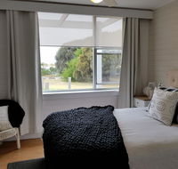 Beach Hut Scamander - Holiday Byron Bay
