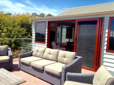 DOLPHIN LOOKOUT COTTAGE - Amazing Views Of The Bay Of Fires - Holiday Byron Bay 4