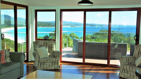 DOLPHIN LOOKOUT COTTAGE - Amazing Views Of The Bay Of Fires - Holiday Byron Bay 14