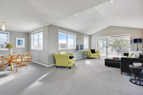 Waterfront Spectacular - Holiday Byron Bay 13