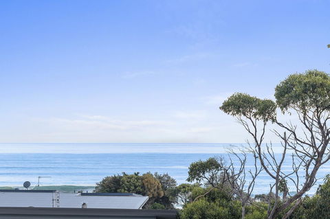 Ocean View Treetops Retreat - Holiday Byron Bay 9