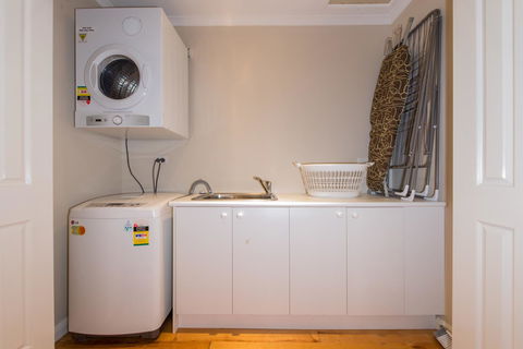 Lovely 5BR Full House In Glen Waverley, Walk To Train, Bus & Shops - Holiday Byron Bay 12