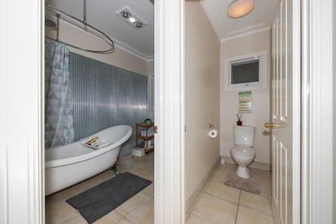 Lovely 5BR Full House In Glen Waverley, Walk To Train, Bus & Shops - Holiday Byron Bay 11