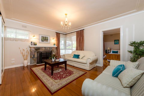 Lovely 5BR Full House In Glen Waverley, Walk To Train, Bus & Shops - Holiday Byron Bay 14