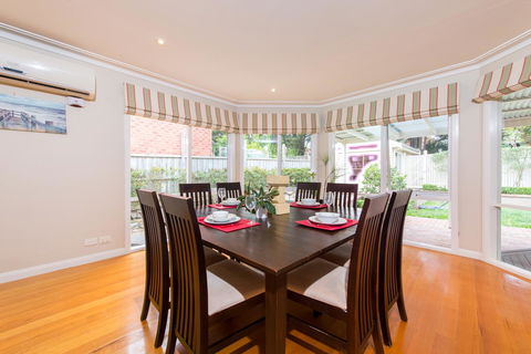 Lovely 5BR Full House In Glen Waverley, Walk To Train, Bus & Shops - Holiday Byron Bay 4