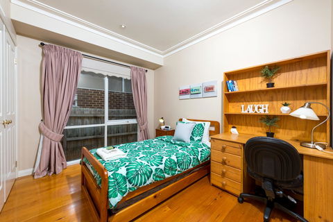 Lovely 5BR Full House In Glen Waverley, Walk To Train, Bus & Shops - Holiday Byron Bay 8