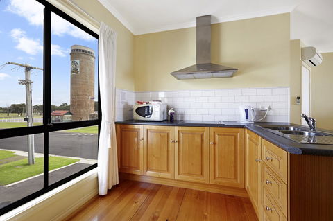 Clifftop Apartments Portland Vic - Holiday Byron Bay 10