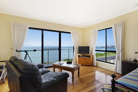 Clifftop Apartments Portland Vic - Holiday Byron Bay 1