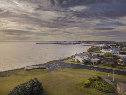 Clifftop Apartments Portland Vic - Holiday Byron Bay 3