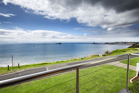 Clifftop Apartments Portland Vic - Holiday Byron Bay 12