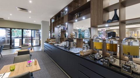 Oaks Melbourne On Market Hotel - Holiday Byron Bay 9