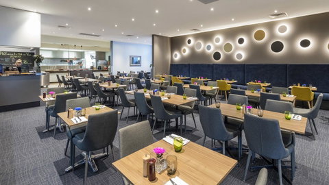 Oaks Melbourne On Market Hotel - Holiday Byron Bay 4
