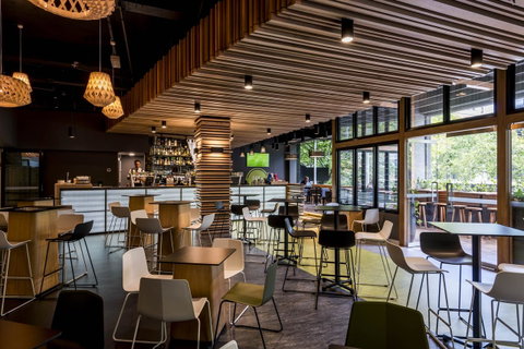 Oaks Melbourne On Market Hotel - Holiday Byron Bay 0