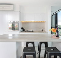 Modern Apartment in the heart of St Kilda - Holiday Byron Bay